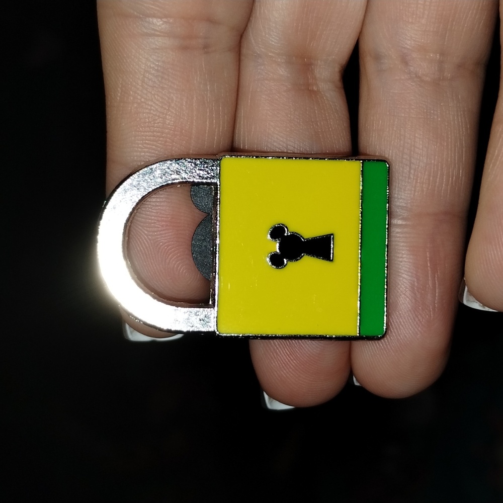 Disney Trading Pin Pluto limited release lock - Picture 1 of 2